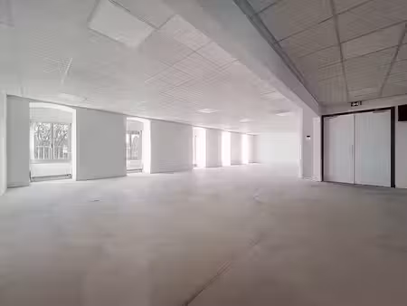 vente locaux professionnels 3 pièces 141.25 m² à versailles (78000)  690 000 €