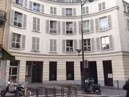 paris 10e -- rue d'hauteville | studio de 35 m2 avec parking