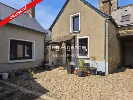 proche sainte-suzanne : maison en cours de rénovation