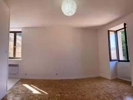 location appartement 2 pièces 50 m² à crémieu (38460)