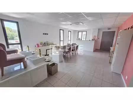 bureau 152m² grasse