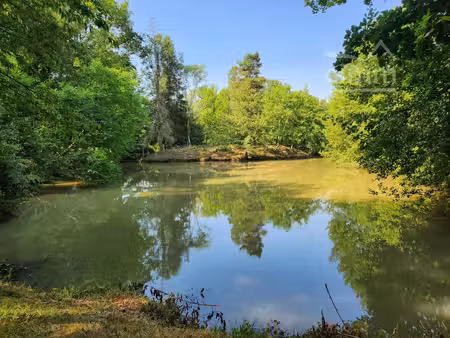mare avec ancienne maisonnette à réhabiliter