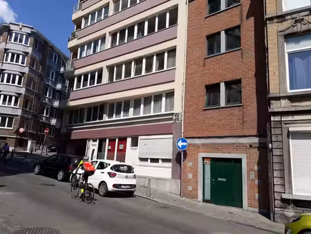 face hec rue st gilles emplacement parking