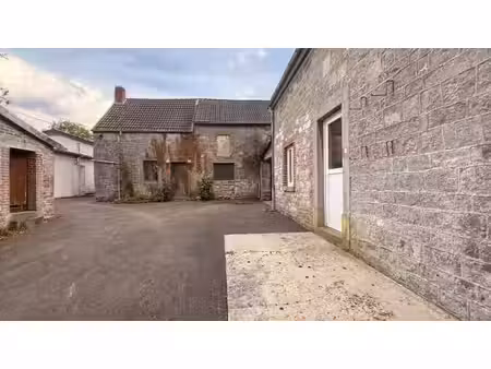 maison à rénover de 4 chambres avec cour et jardin
