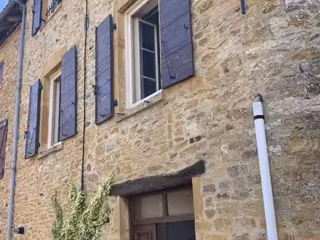 maison en pierres dorées au cœur du village d’oingt t3