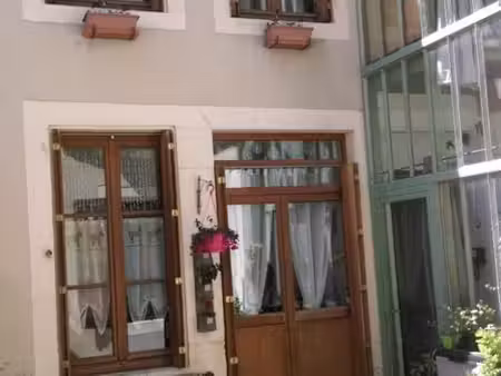 appartement f3 80m2 avec cour privative - toul intramuros