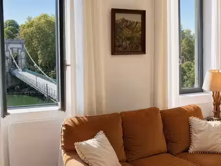 t3 meublé 57 m² – vue exceptionnelle sur la saône et l'île barbe