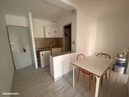 loue t1 castres 25m2 400e