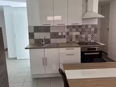location appartement t2 meublé proche de la gare à bourgoin