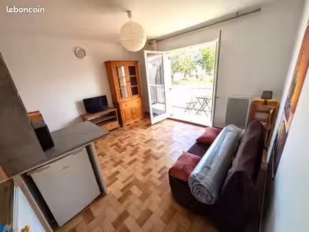 studio meublé avec balcon sud  dans petite résidence fermée