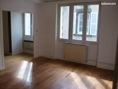 riom-f3-50m²+garage+cour-579+140 compris chauffage 