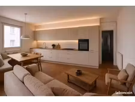 appartement 85 m² – 3 chambres – à 400 m de la place du commando et de la mer
