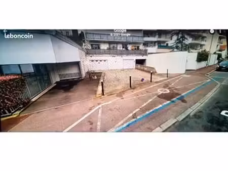 box en sous sol fermé à suresnes