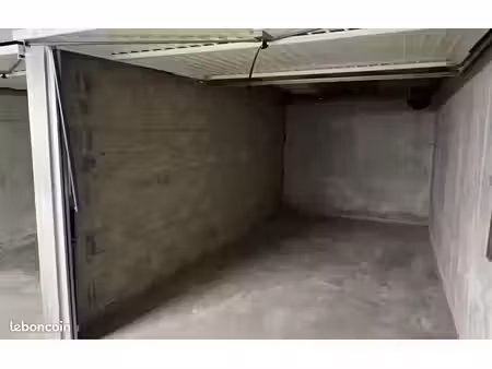loue box sécurisé 13 m² vaulx en velin village