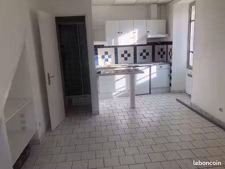studio meublé de 25m2 à etampes - quartier saint-martin