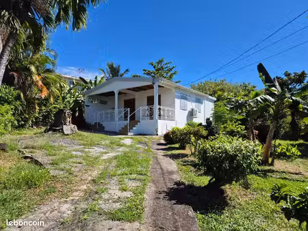 maison à loué à bouillante