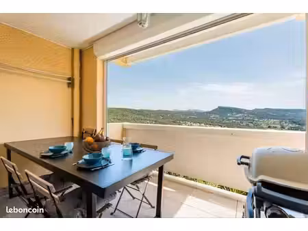 location appartement de 68m² à cassis dans une résidence avec piscine