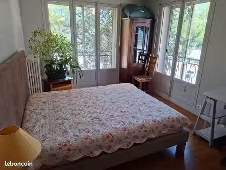 loue chambre avec accès aux annexes à etudiante