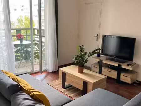 t2 meublé 42m2 avec balcon - au pied du métro front populaire (l12)