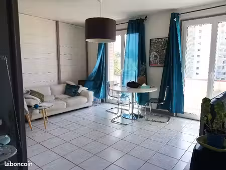 f3 st egrève dans copropriété calme