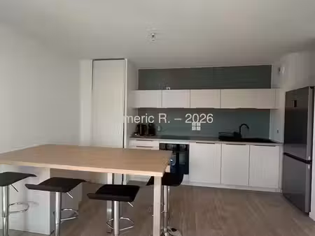 t3 meublé rénové 60 m² – terrasse 14 m² – 2 places de parking – prêt à vivre - villenave-d