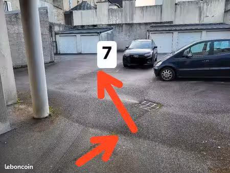 place de parking aérienne sécurisée – centre-ville de quimper à louer  place de parking ex