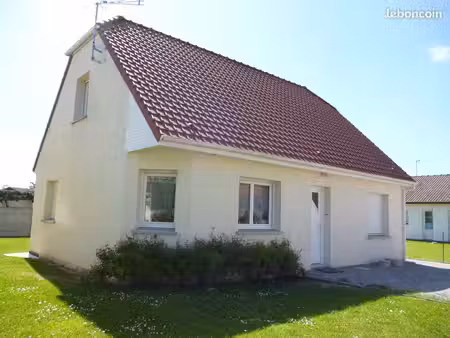 maison individuelle récente de 105m² avec garage ouvert sur 500m²