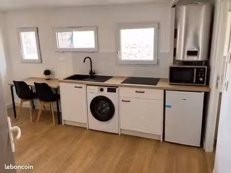 studio rénové avec vue mer côté canebiere