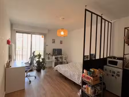 studio avec loggia – la timone / rue saint-pierre au calme