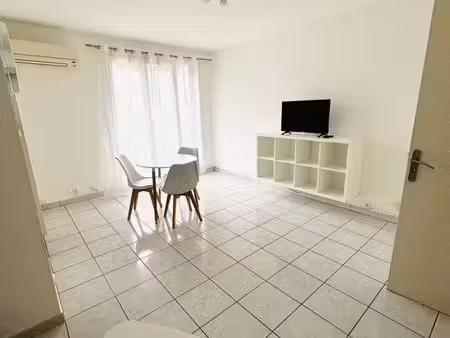 grand studio meublé et climatisé