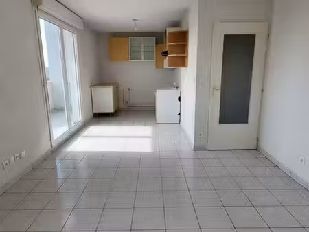 appartement 2 pièces décines charpieu 46m² 5/5 avec balcon  garage et place de parking