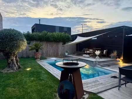 maison contemporaine avec piscine  grand garage et belles prestations
