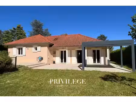 maison de luxe à vendre à saint-cyr-au-mont-d'or