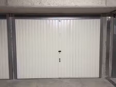 box fermé pmr 20m² la turbie – sécurisé – accès accès au parking se fait via une porte sec
