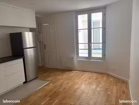 paris 10e  goncourt  t2 calme sur cour entièrement rénové