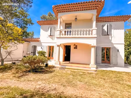 villa familiale de style toscane avec appartement indépendant de 199m² – terrain plat de 1