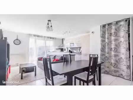 vend grand appartement/t4 calme  récent  proche centre ville