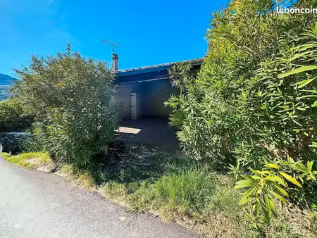 maison en pierre avec terrain