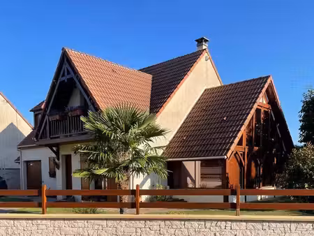 maison familliale 143 m2 avec piscine chauffée double garage et terrain de 763m2