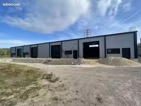 local 800 m² le teil