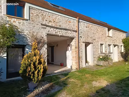 maison rénovée de 180m2 avec 3 suites et un studio indépendant