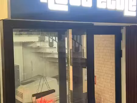 murs de boutique occupés à massy