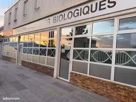 a saisir - tous commerces - 50 m de la gare d’evry