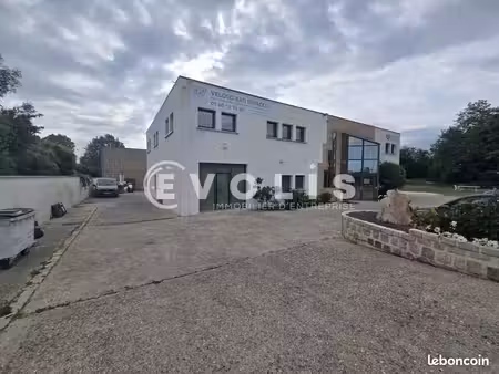 bureau 66 m²