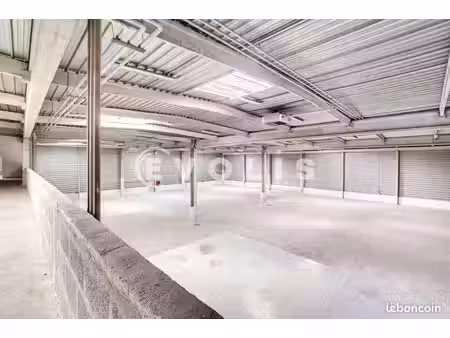 local d'activité 2 400 m²