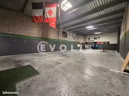 local d'activité 671 m²