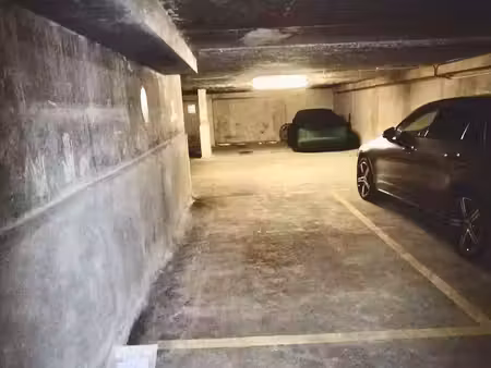 à vendre – emplacement de parking avec accès sécurisé  courbevoie bécon