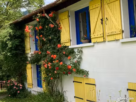 belle maison familiale rénovée de 200m2 + 3 gîtes attenant et une salle polyvalente sur te