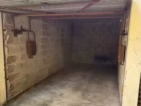 box garage voiture ou lieu de stockage bondy sud