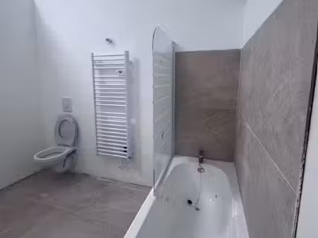 maison de ville rénovée - t3 - 50 m² - fumay